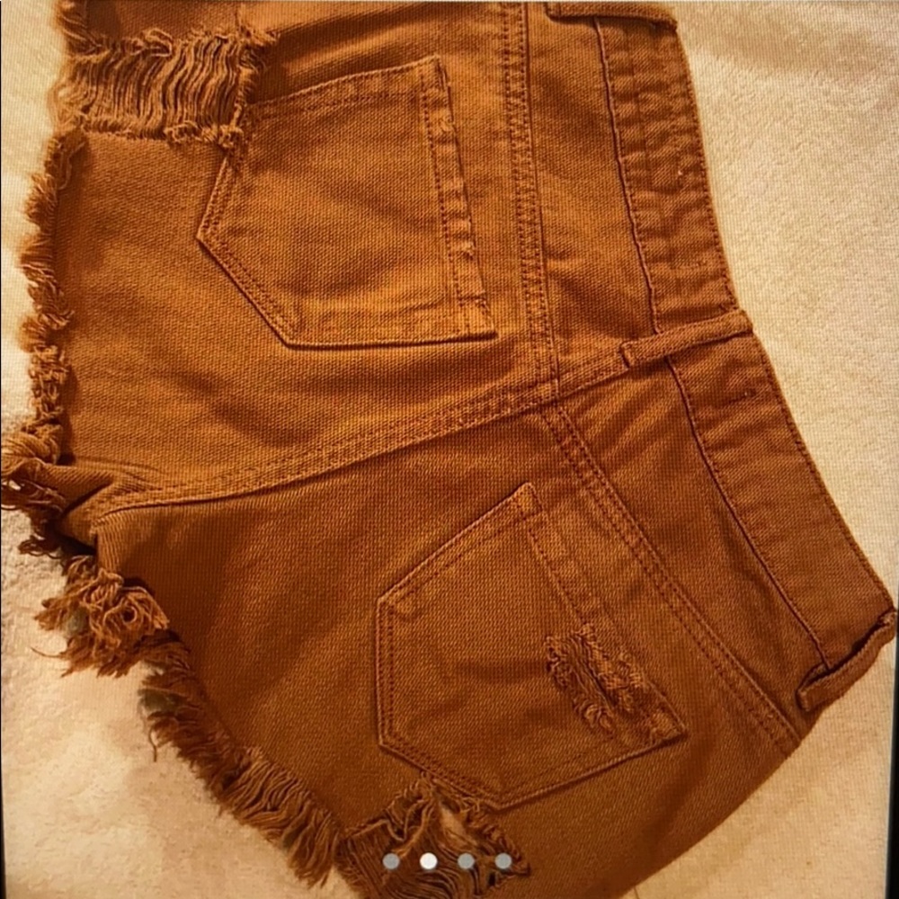 Brown Ripped Shorts 🤎 - Picture 4 of 4